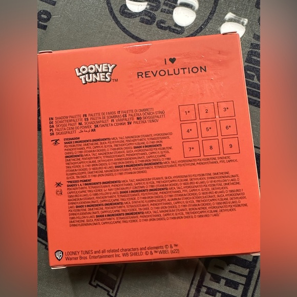 I love revolution Looney tunes cat shadow palette SEALED NEVER OPENED - Picture 2 of 5